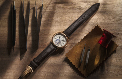 Frederique Constant giới thiệu phiên bản Classics Heart Beat Manufacture mới nhất
