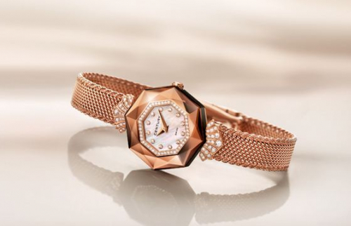 Lịch sử thương hiệu đồng hồ Century - Khác biệt và độc đáo