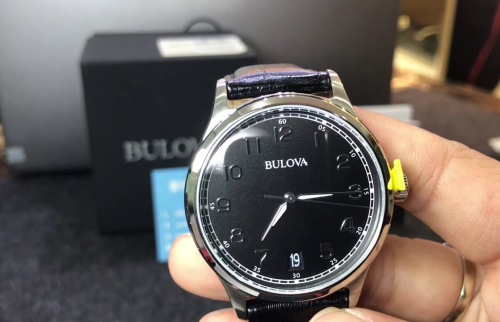 Thông tin tổng quan đồng hồ Bulova mặt vuông, giá bao nhiêu?