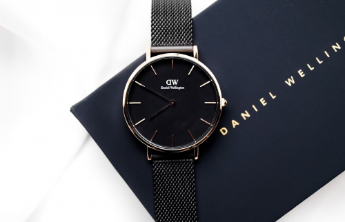Phân biệt đồng hồ Daniel Wellington thật giả bằng cách nào?
