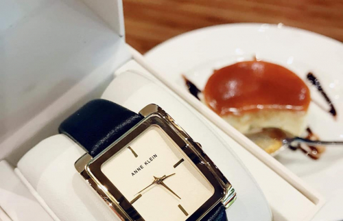 Đồng hồ Anne Klein mặt vuông - Sở hữu vẻ ngoài lôi cuốn
