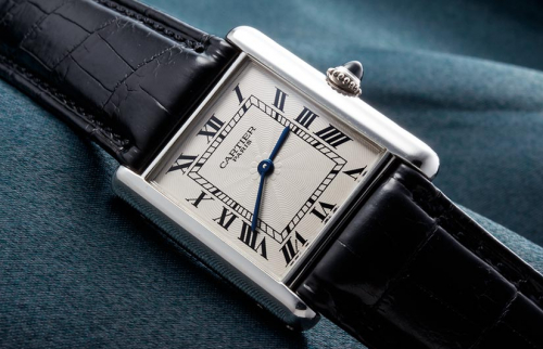 Phân biệt đồng hồ Cartier thật giả thế nào? Đồng hồ Cartier chính hãng có đặc điểm gì?
