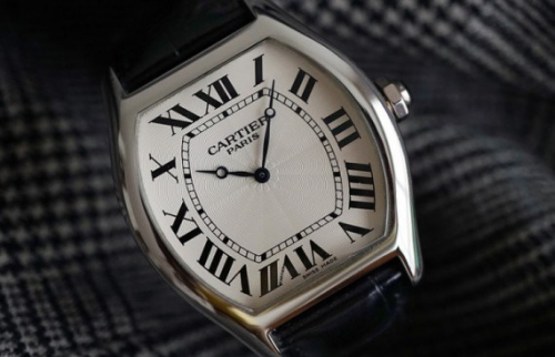 Xếp hạng 6 đồng hồ Cartier mặt vuông nổi tiếng nhất thế giới