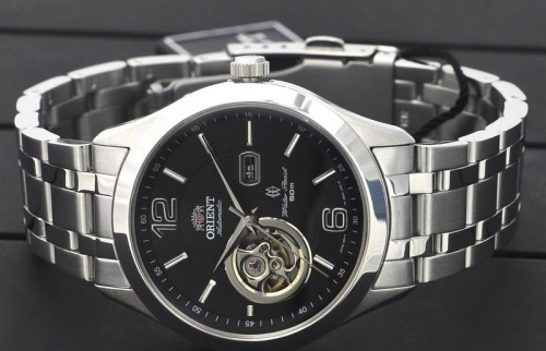 Top 4 đồng hồ cơ lộ máy chống nước không thể bỏ qua tại Galle Watch