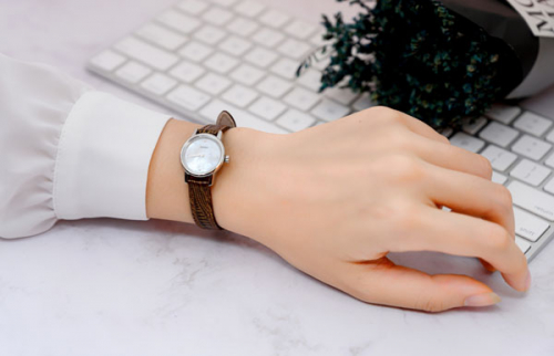 Top 20+ mẫu đồng hồ nữ đẹp nhất hiện nay: Tôn vinh vẻ đẹp sang trọng và thời thượng