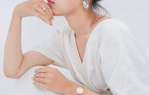 Top 10+ đồng hồ nữ mặt nhỏ dáng lắc các quý cô cực kỳ yêu thích