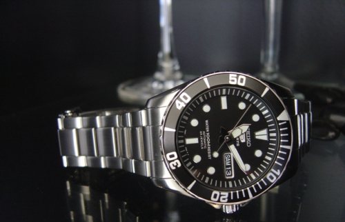 Đồng hồ Seiko 5 Sports SNZF17K1 nổi trội như thế nào?