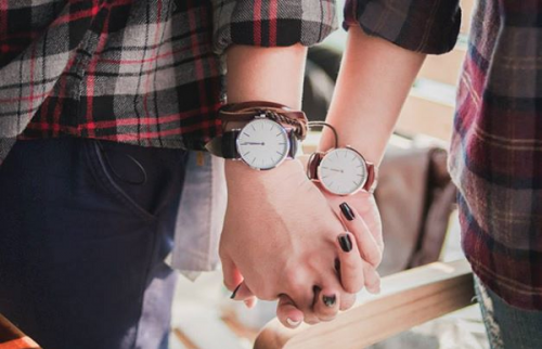 Kinh nghiệm mua đồng hồ đôi vừa ý cả chàng và nàng