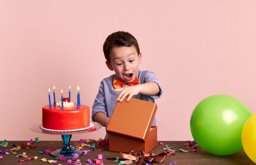 Gợi ý 15 món quà sinh nhật cho con trai đặc biệt bố mẹ nhất định phải tặng
