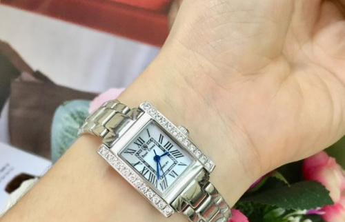 Cách phân biệt đồng hồ Royal Crown chính hãng chuẩn xác!