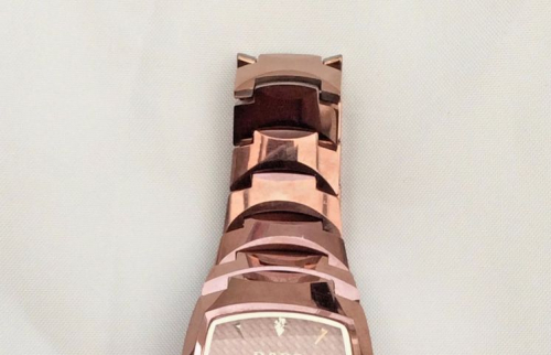 Top 5 đồng hồ Rado nữ mặt vuông nhỏ gọn bạn gái không thể bỏ qua