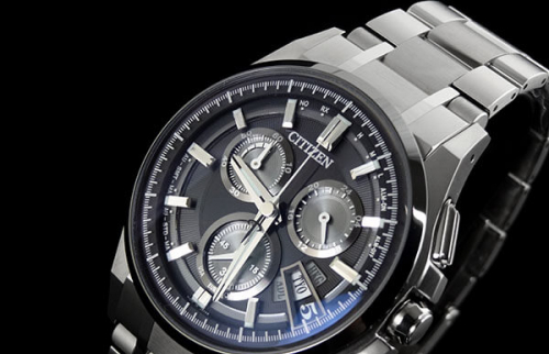 So sánh đồng hồ cơ và đồng hồ Eco-Drive: Cổ điển hay hiện đại?