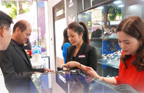 Mua đồng hồ đeo tay ở đâu uy tín?