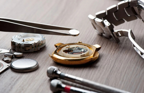 Thay pin đồng hồ đeo tay bao nhiêu tiền? Những lưu ý quan trọng mà bạn cần phải biết