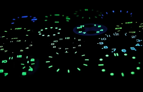 Super-LumiNova: Bí mật ánh sáng phát quang trên những cỗ máy thời gian