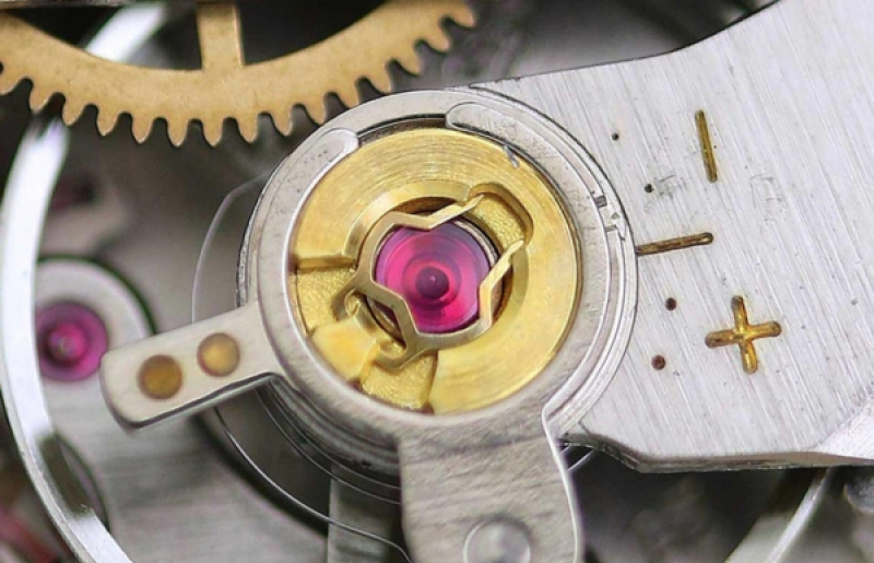 Diashock là gì? Giải mã cơ chế chống sốc độc quyền của đồng hồ Seiko