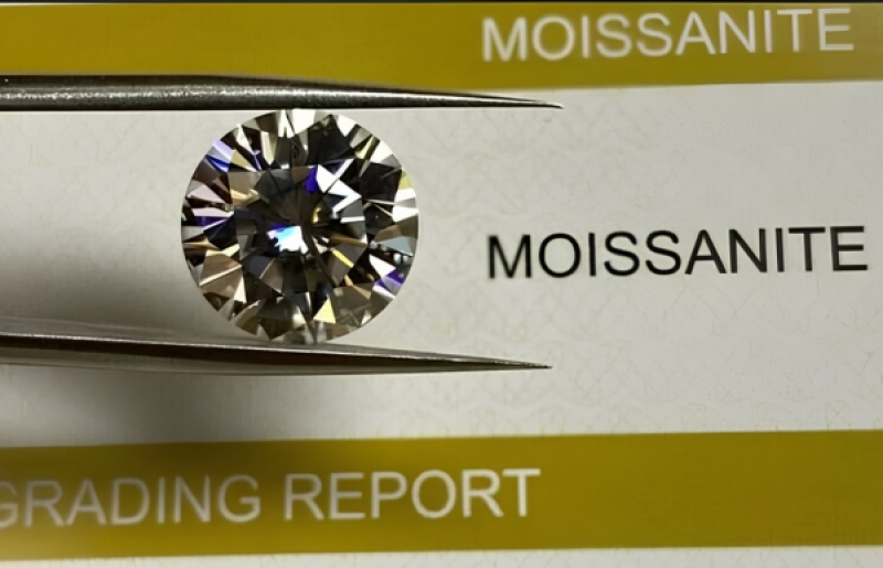 Kim cương Moissanite là gì? Có phải kim cương thật không?