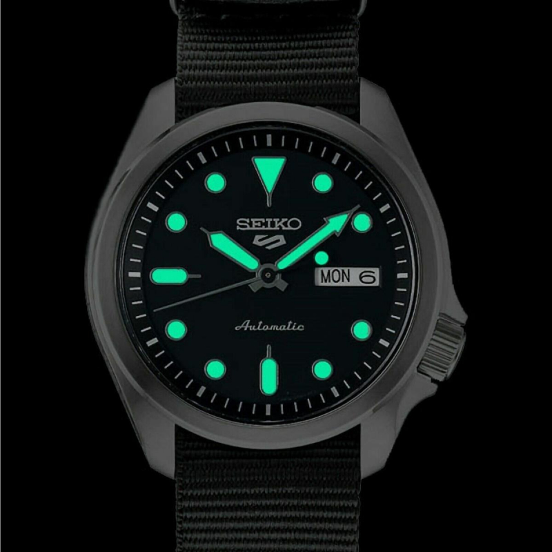 Đồng hồ nam Seiko 5 Sports SRPE65K1