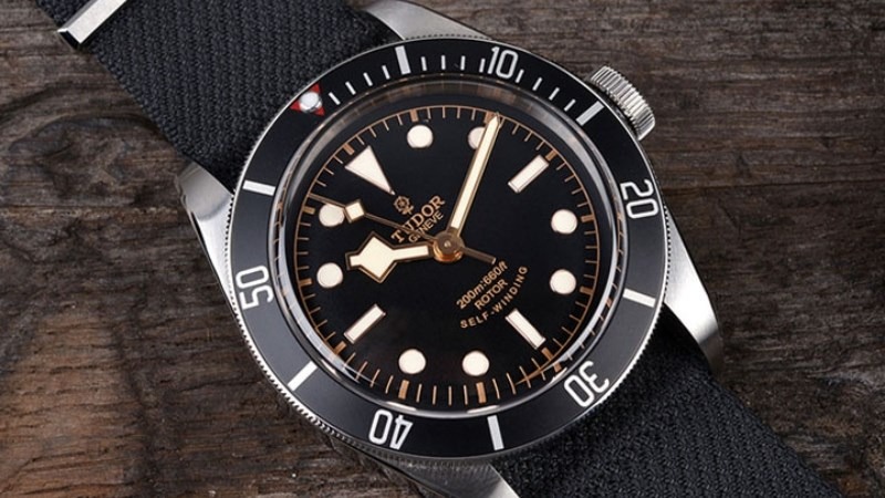 dong-ho-tudor6-700x700.png