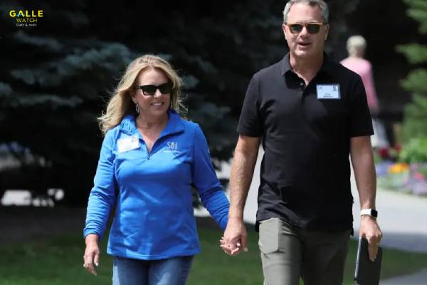Doug McMillon - Chủ tịch kiêm Giám đốc điều hành của Walmart đeo Apple Watch