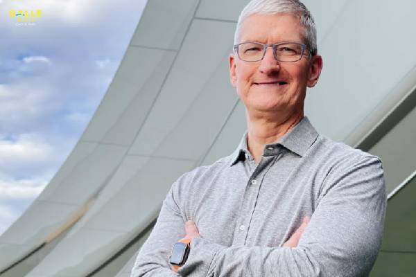 Tim Cook - Giám đốc điều hành của Apple đeo Apple Watch