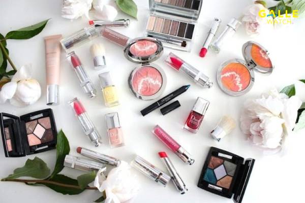 mỹ phẩm món quà được các chị em yêu quý