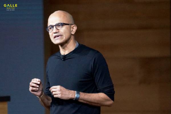 Satya Nadella - Giám đốc điều hành của Microsoft đeo Breitling
