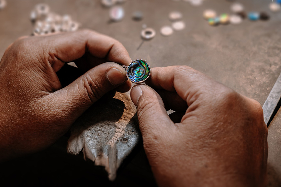 Mỗi chiếc bút BLUS đều là một tác phẩm nghệ thuật được tạo nên từ bàn tay của những nghệ nhân hàng đâu