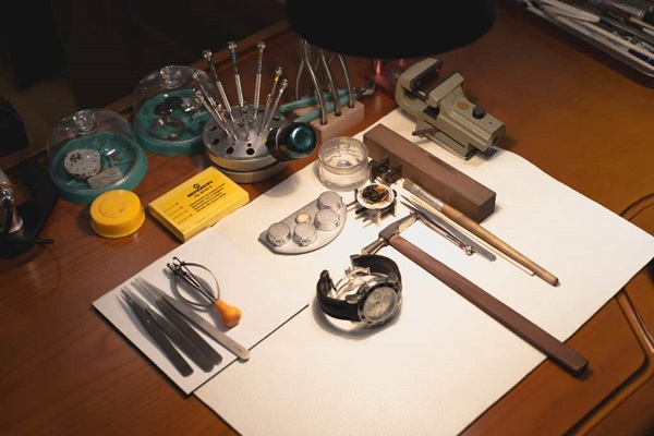 Thay kính đồng hồ chọn Galle Care