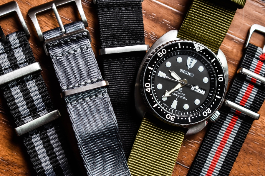 Nhược điểm đáng kể nhất của dây NATO có lẽ chính là làm cho đồng hồ trở nên dày hơn đôi chút