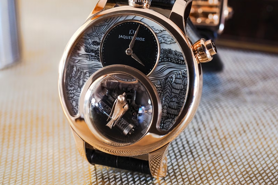 Hiểu thêm về đồng hồ xà cừ qua các câu hỏi phổ biến