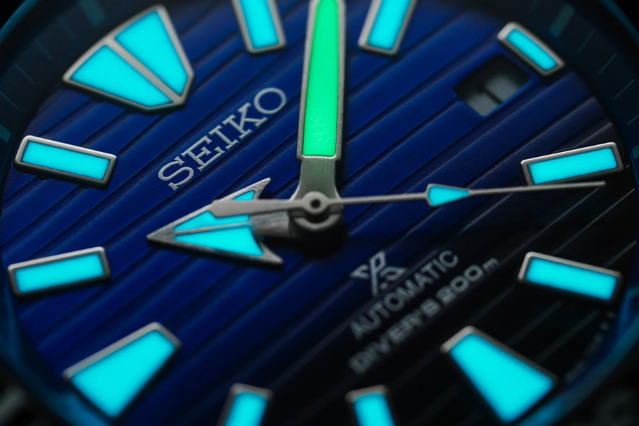 Hiện nay Super-LumiNova được các nhà chế tác đồng hồ áp dụng cho rất nhiều phần trên chiếc đồng hồ từ vòng bezel cho đến toàn bộ mặt số