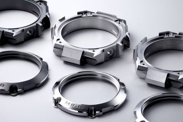 Đồng hồ MB&F HM7 Aquapod: mặt đồng hồ như một con sứa, kim phút dài như xúc tu.
