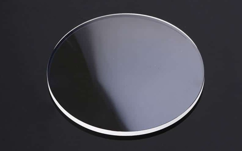 Kính tráng mỏng kết hợp kính khoáng và lớp phủ sapphire mỏng trên bề mặt