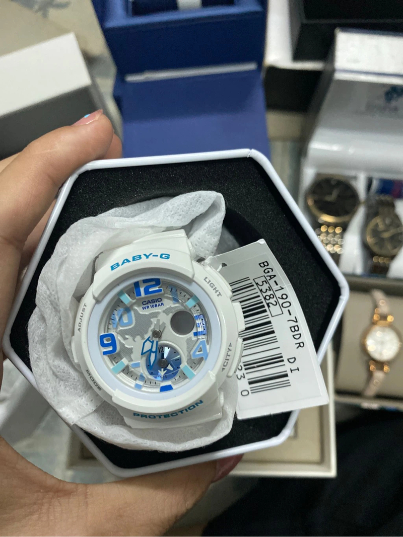 Đồng hồ thể thao phù hợp cho vận động mạnh, ưu tiên độ bền, chống nước và nhiều tính năng