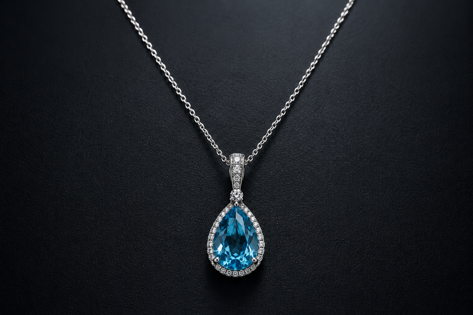 Dây chuyền chế tác bằng đá aquamarine