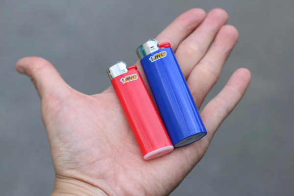 Bật lửa Bic phổ thông dùng hằng ngày