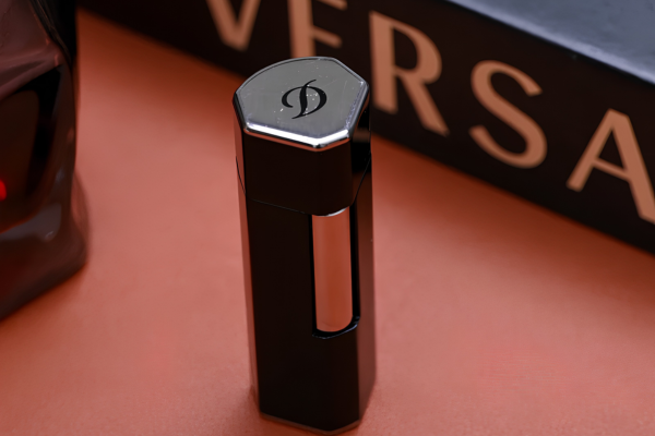 Bật lửa S.T. Dupont 026000 dòng Karl Lagerfeld