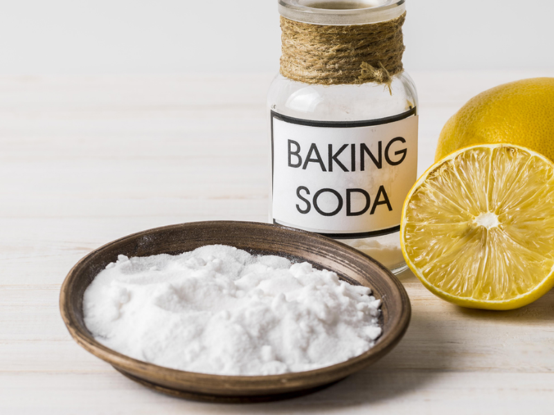 Sử dụng baking soda để xử lý mùi hôi cho dây da đồng hồ