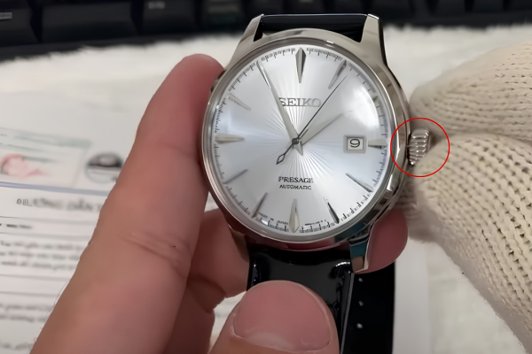 Điều chỉnh ngày tháng trên đồng hồ về ngày 15