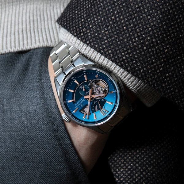 Orient Star Contemporary Modern Skeleton RE-AV0122L00B bán lộ máy