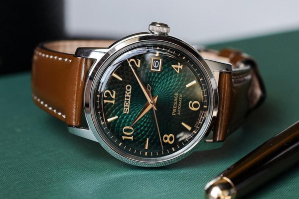 Seiko Presage SRPE45J1 với mặt số xanh lấy cảm hứng từ cocktail Mojito