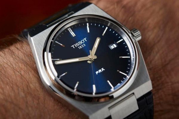 Tissot PRX T137.410.16.041.00 kết hợp mặt số xanh navy và dây da thanh lịch