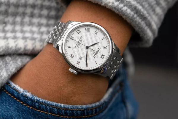 Tissot Le Locle Powermatic 80 T006.407.11.043.00 với mặt số xanh và họa tiết Guilloché