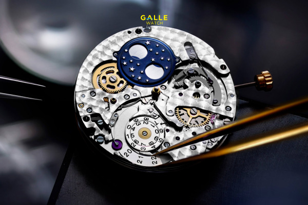 Những người thợ đồng hồ còn được gọi là các nghệ nhân bởi sự tinh tế và tỉ mỉ để cho ra đời những chiếc đồng hồ độc nhất