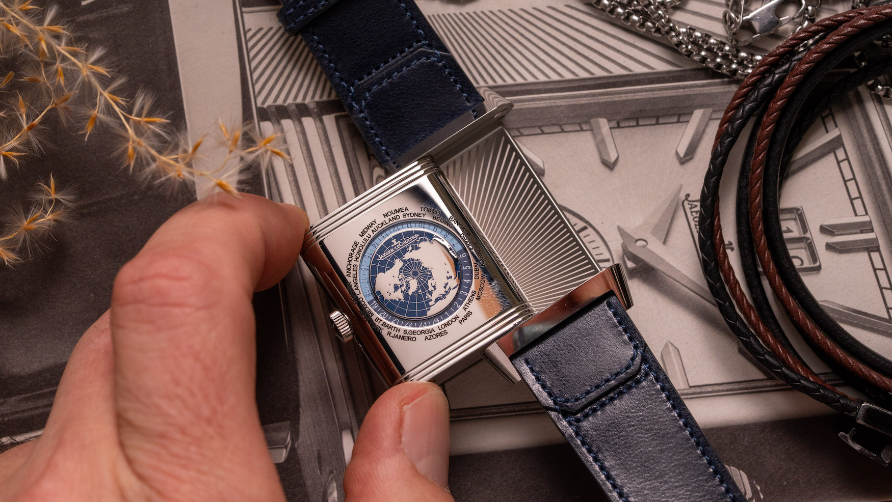 Thiết kế xoay mặt số lật độc đáo của dòng Jaeger-LeCoultre Reverso