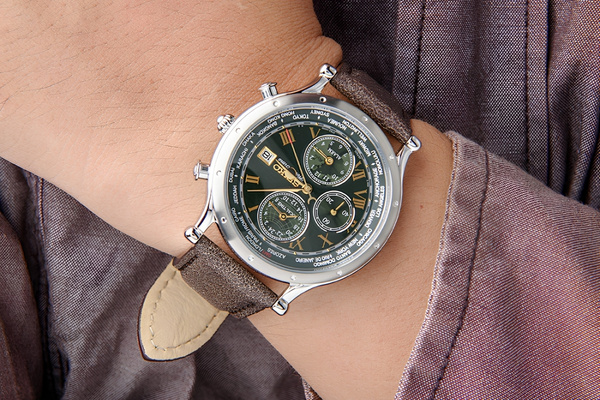 Đồng hồ World Time hiển thị nhiều múi giờ cùng lúc