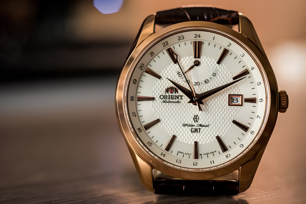 Đồng hồ chức năng GMT có kim GMT