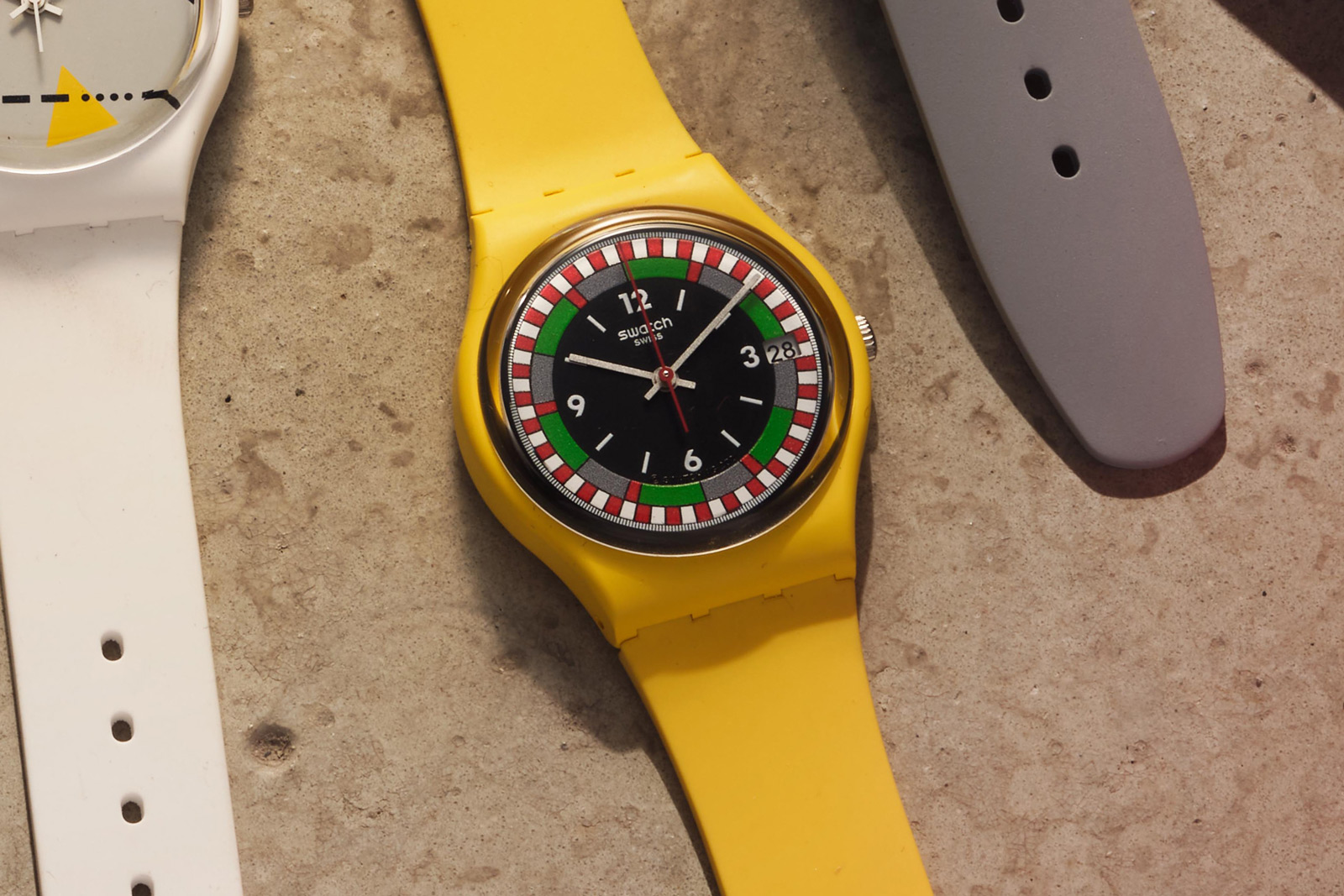Trong số năm chiếc Swatch mới này thì có ba mẫu là có chức năng hiển thị lịch
