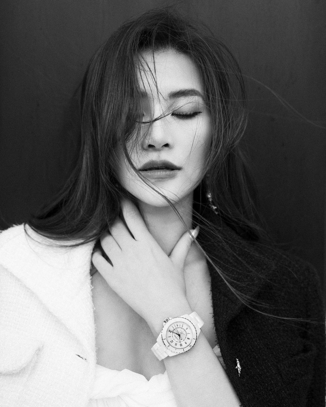 Chanel J12 White Ceramic Ladies Automatic (140 triệu đồng)